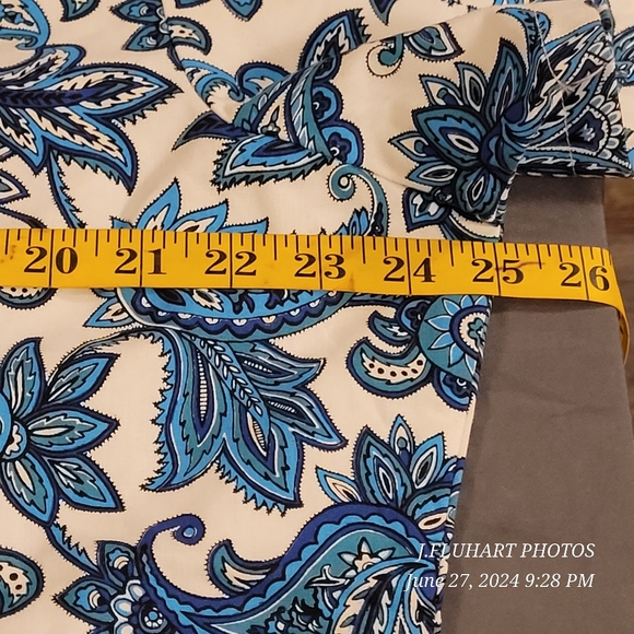 VINTAGE BUTTERSOFT SCRUB TOP SIZE X-LARGE BEAUTIFUL PATTERN GENTLY USED - Picture 3 of 9